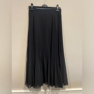 Aritzia Wilfred Twirl Skirt Medium